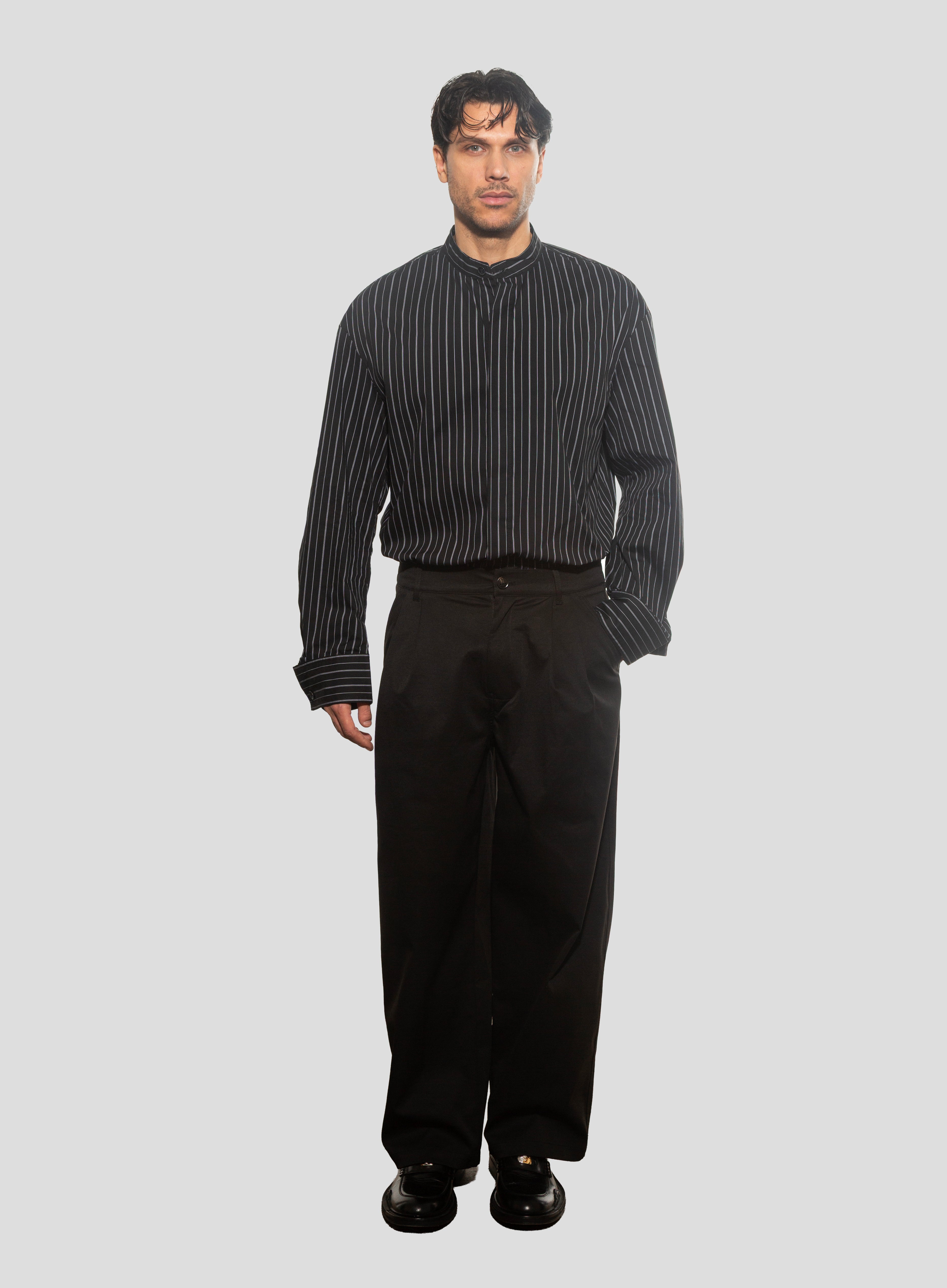 Pantaloni a gamba larga con pieghe